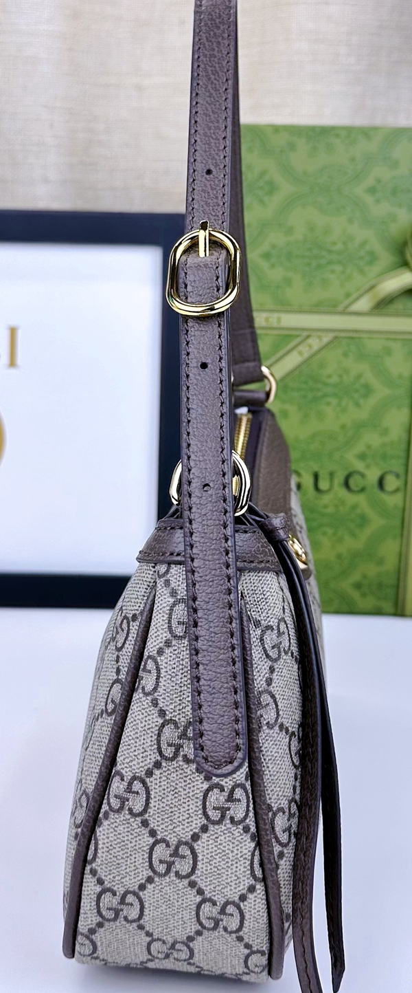 激安グッチバッグコピー着用イメージ